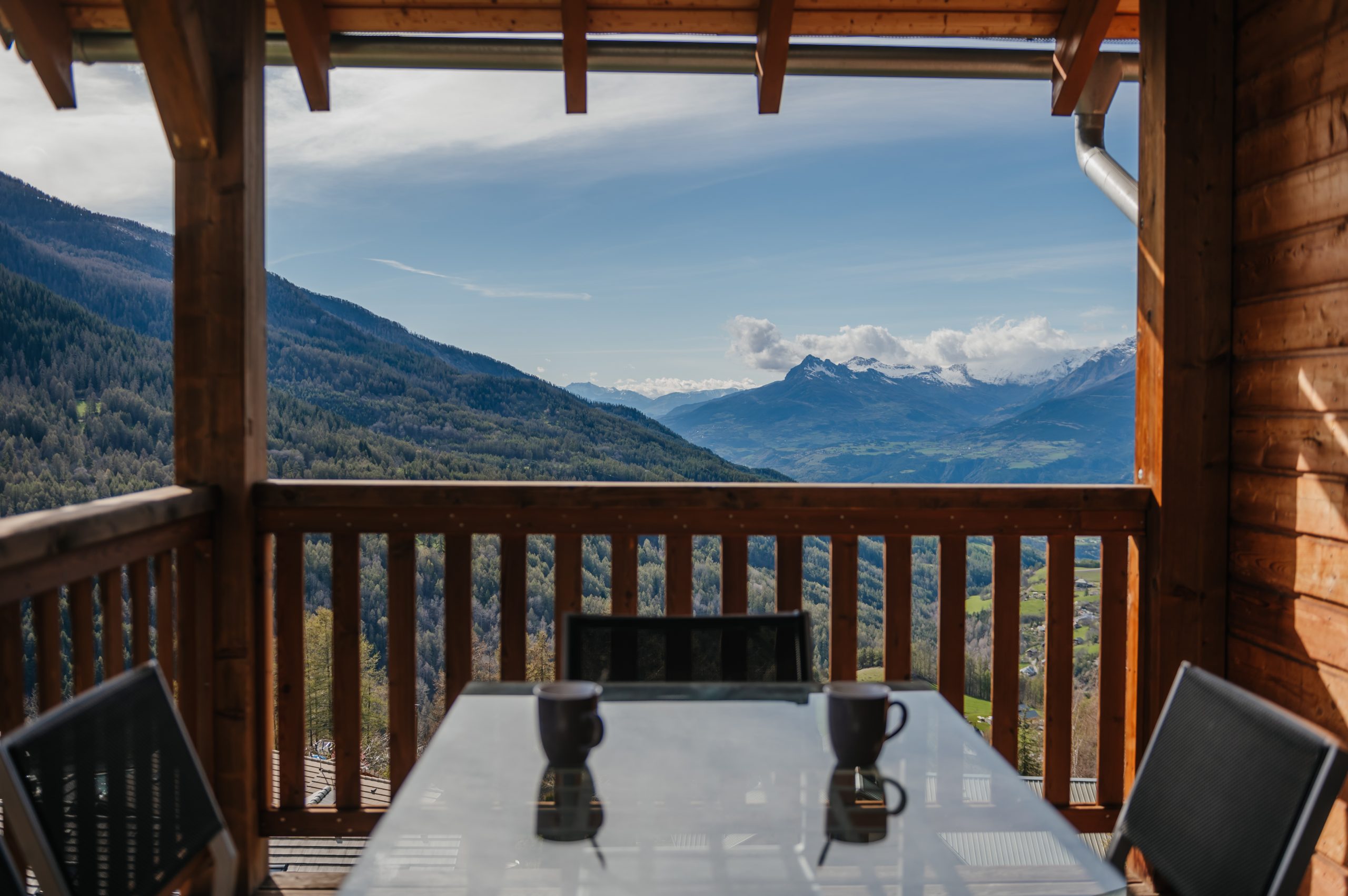 Terrasse vue montagnes