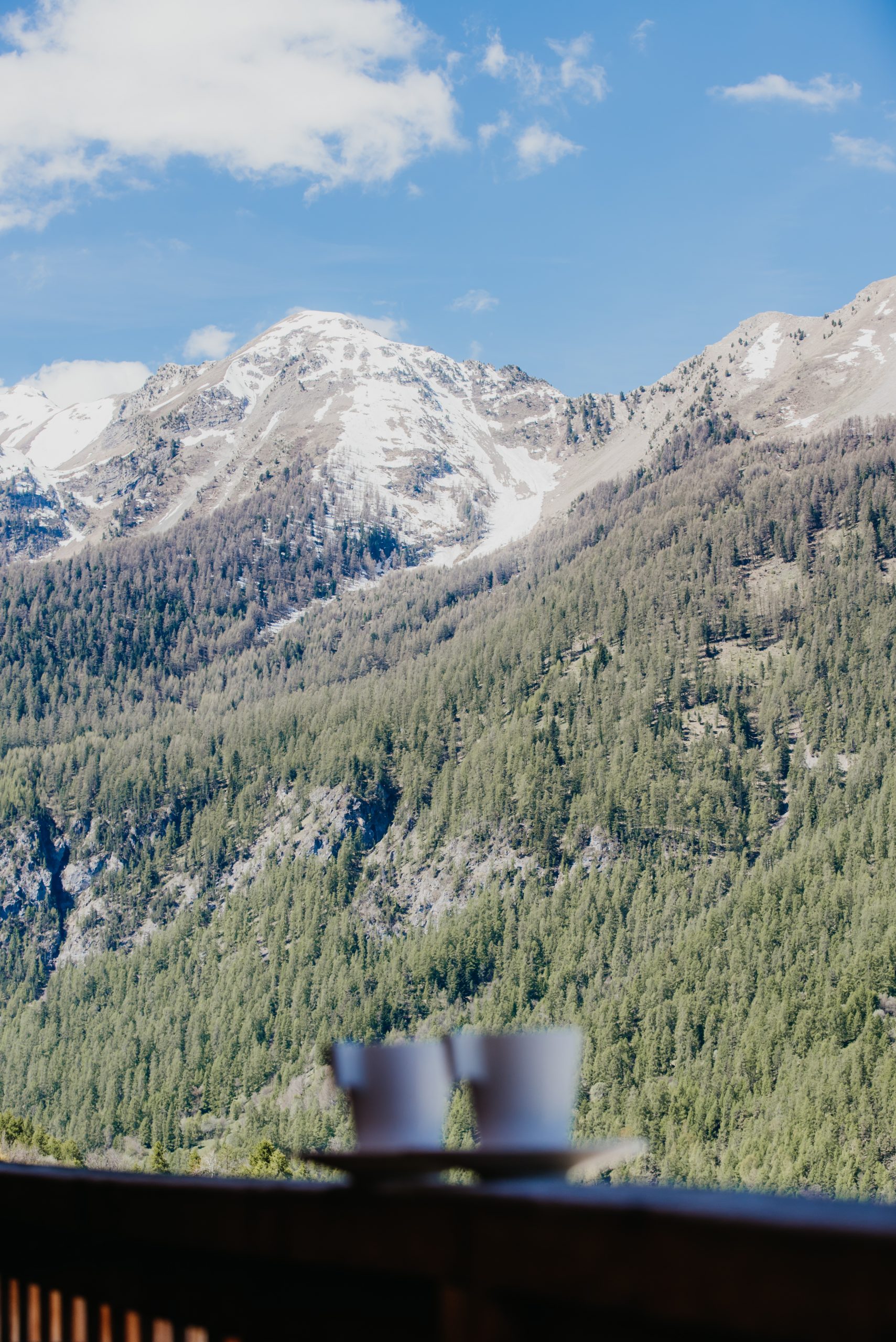 Votre petit déjeuner avec vue montagnes aux Orres