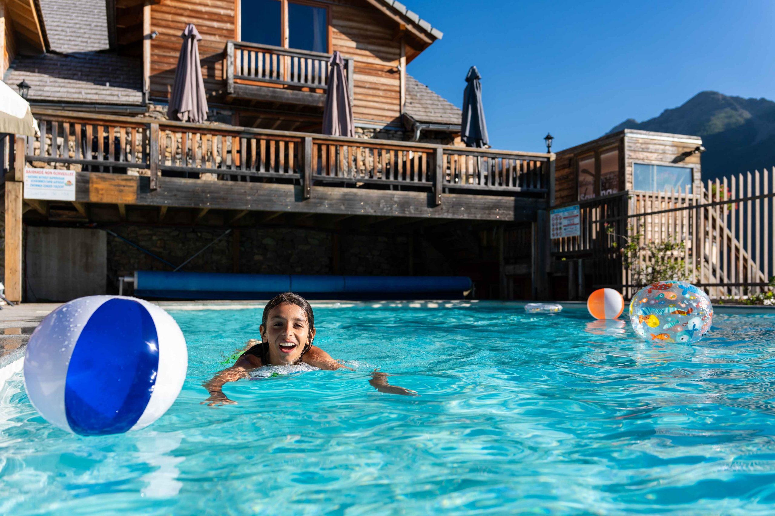 piscine chalet logis d'Orres - Alpes du sud